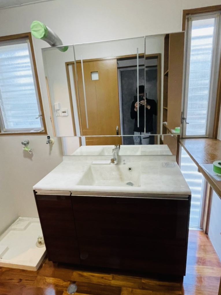 沖縄市美原で行った洗面化粧台リフォーム施工事例